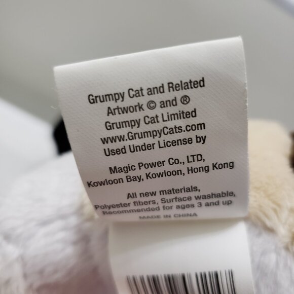 Official Grumpy Cat 7" Christmas PLush - Picture 7 of 7
